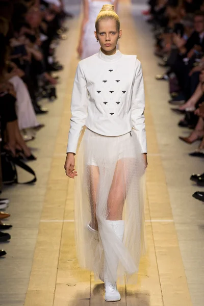 Look 10